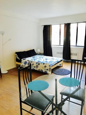 Stylish Montreal Apartment: Comfortable Stay in the Golden Square Mile